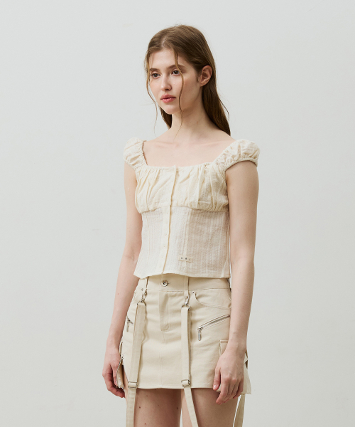 ARI(アリ)の「CUDDLY SLEEVELESS TOP / BEIGE(シャツ/ブラウス・レディース・ベージュ・FREE)」の7枚目の写真
