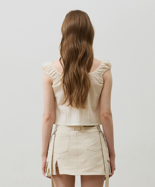 ARI(アリ)の「CUDDLY SLEEVELESS TOP / BEIGE(シャツ/ブラウス・レディース・ベージュ・FREE)」の2枚目の写真