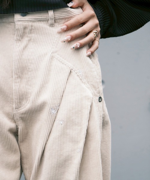 CONZ(コンズ)の「CORDUROY BLAST PAINT CURVED LEG PANTS(その他パンツ・レディース・ブラック/ライトベージュ・1/2/3)」の11枚目の写真