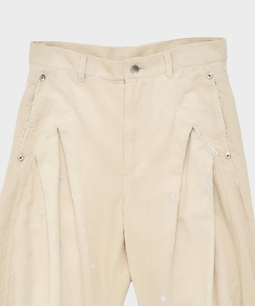 CONZ(コンズ)の「CORDUROY BLAST PAINT CURVED LEG PANTS(その他パンツ・レディース・ブラック/ライトベージュ・1/2/3)」の20枚目の写真