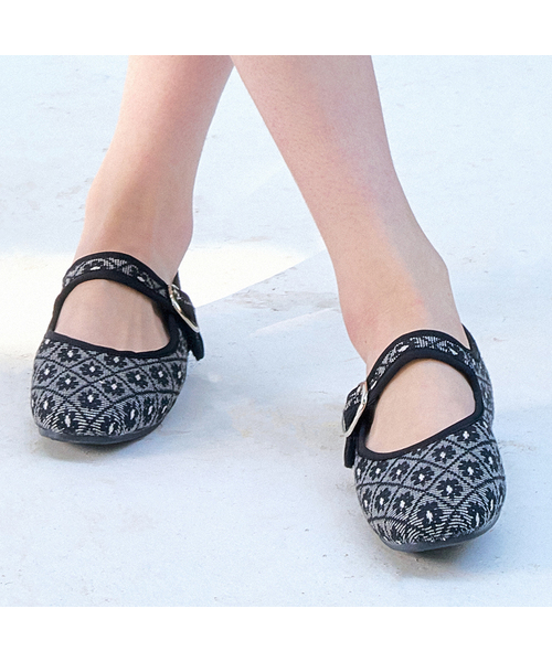 SHOEHI(シューハイ)の「セリーヌ メリージェーン フラット(3カラー)(バレエシューズ・レディース・ブラック/ベージュ/グリーン・22.5cm/23cm/23.5cm/24cm/24.5cm/25cm)」の2枚目の写真