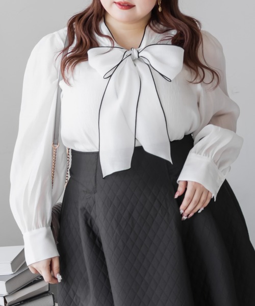 CLETTE(クレット)の「CLETTEオリジナル配色リボンタイシアーブラウス(シャツ/ブラウス・レディース・ブルー/ブラック/ホワイト・4L/3L/LL)」の2枚目の写真