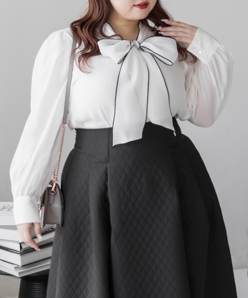 CLETTE(クレット)の「CLETTEオリジナル配色リボンタイシアーブラウス(シャツ/ブラウス・レディース・ブルー/ブラック/ホワイト・4L/3L/LL)」の4枚目の写真