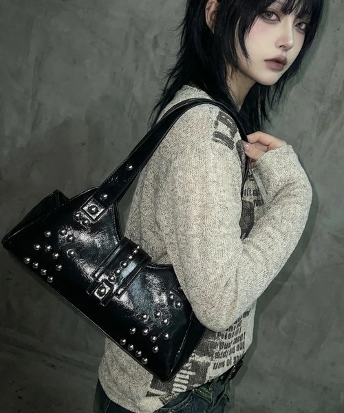 .KOM（ドットコム）の「『.KOM/ドットケーオーエム』スタッズバッグ【GC】（ボストンバッグ・レディース・ブラック/ホワイト・FREE）」の11枚目の写真