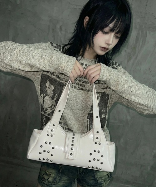 .KOM（ドットコム）の「『.KOM/ドットケーオーエム』スタッズバッグ【GC】（ボストンバッグ・レディース・ブラック/ホワイト・FREE）」の7枚目の写真