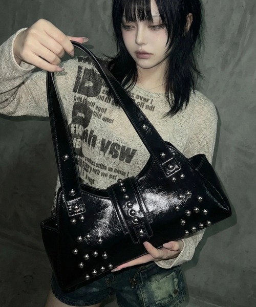 .KOM（ドットコム）の「『.KOM/ドットケーオーエム』スタッズバッグ【GC】（ボストンバッグ・レディース・ブラック/ホワイト・FREE）」の9枚目の写真