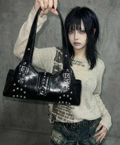 .KOM（ドットコム）の「『.KOM/ドットケーオーエム』スタッズバッグ【GC】（ボストンバッグ・レディース・ブラック/ホワイト・FREE）」の10枚目の写真