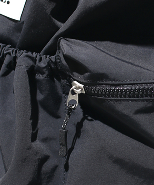 MASMARULEZ（マスマルールズ）の「[INT] String flap backpack _ Black（バックパック/リュック・レディース・ブラック・FREE）」の6枚目の写真