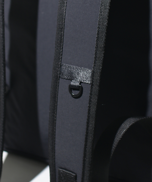 MASMARULEZ（マスマルールズ）の「[INT] String flap backpack _ Black（バックパック/リュック・レディース・ブラック・FREE）」の7枚目の写真