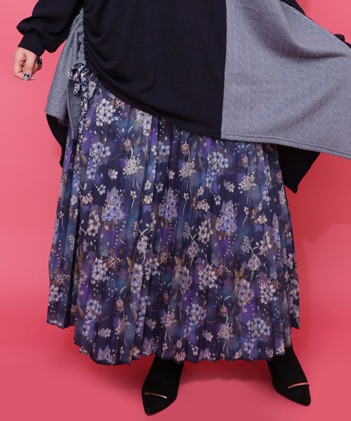 iS ScoLar（イズスカラー）の「553295：雅結×iS ScoLarコラボ 花蝶リバーシブルスカート（スカート・レディース・ブラック/ネイビー・L/M）」の4枚目の写真