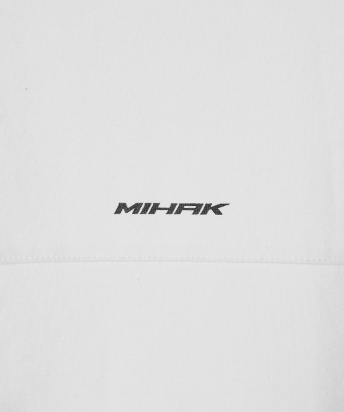 MIHAK(ミハク)の「ストロークアーチロゴオーバーサイズTシャツ (ホワイト)(Tシャツ/カットソー・メンズ・その他・1/2/3)」の9枚目の写真