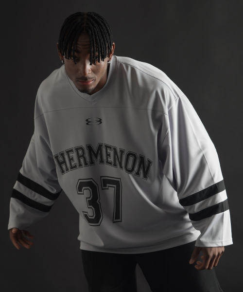 PHERMENON(フェルメノン)の「オーバーサイズラグビージャージロングスリーブ - ライトグレー(Tシャツ/カットソー・メンズ・ライトグレー・1/2/3)」の3枚目の写真