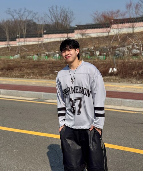 PHERMENON(フェルメノン)の「オーバーサイズラグビージャージロングスリーブ - ライトグレー(Tシャツ/カットソー・メンズ・ライトグレー・1/2/3)」の13枚目の写真
