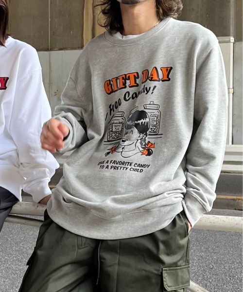 spiritoso（スピリトーゾ）の「GIFTDAYガールデザインプリント裏毛スウェット（スウェット・レディース・ホワイト/ライトベージュ/杢グレー・FREE）」の8枚目の写真