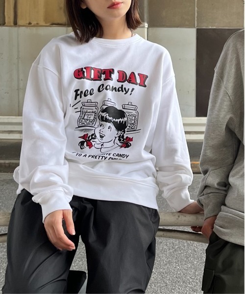 spiritoso（スピリトーゾ）の「GIFTDAYガールデザインプリント裏毛スウェット（スウェット・レディース・ホワイト/ライトベージュ/杢グレー・FREE）」の10枚目の写真