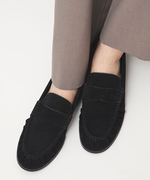 green label relaxing（グリーンレーベルリラクシング）の「ギャザー ローファー（ローファー・レディース・ダークブラウン/ブラック/ベージュ・25cm/22.5cm/24.5cm/23.5cm/24cm/23cm）」の2枚目の写真