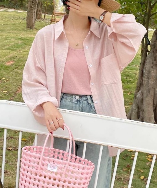 yuue' ( wear )(ユーイ)の「オーバーサイズセミシアーシャツ/冷房対策 UVカット(シャツ/ブラウス・レディース・ホワイト/ピンク/ブルー/グリーン/アイボリー・FREE)」の15枚目の写真