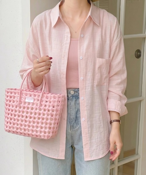 yuue' ( wear )(ユーイ)の「オーバーサイズセミシアーシャツ/冷房対策 UVカット(シャツ/ブラウス・レディース・ホワイト/ピンク/ブルー/グリーン/アイボリー・FREE)」の20枚目の写真