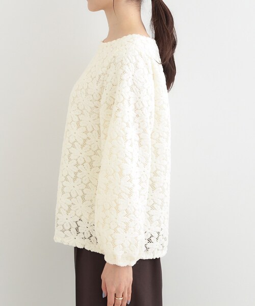 SHOO・LA・RUE(シューラルー)の「お花起毛レーストップス(シャツ/ブラウス・レディース・ブラック/ホワイト・02/03)」の6枚目の写真