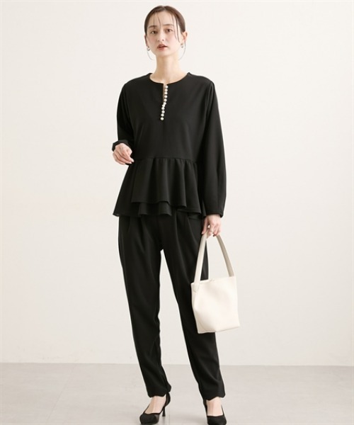 nissen（ニッセン）の「パール調ビジューペプラムカットソートップス【セットアップ対応】（Tシャツ/カットソー・レディース・チャコール/ブラック/オフホワイト・L/M）」の2枚目の写真