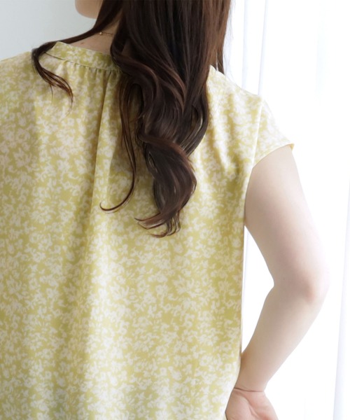 Viola e Viola(ヴィオラエヴィオラ)の「さらさらEASYスキッパーフレンチスリー(シャツ/ブラウス・レディース・ライトイエロー系1/ホワイト系1/ブラック/ストライプ/ホワイト・M/L/LL)」の13枚目の写真