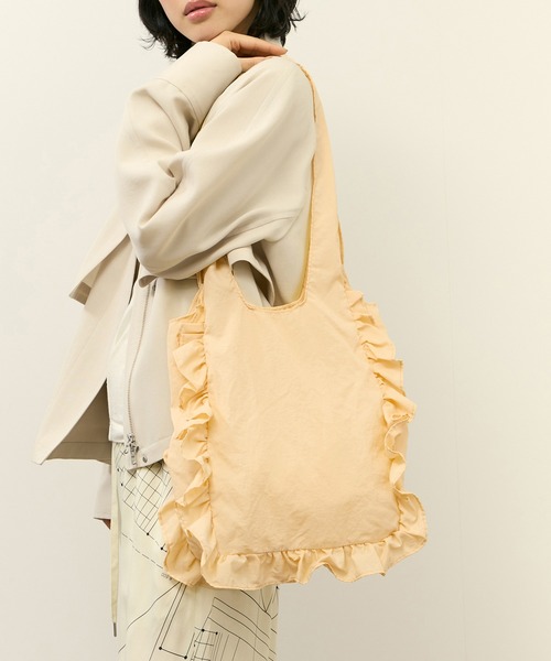 ADAM ET ROPE'(アダムエロペ)の「フリルトートバッグ(トートバッグ・レディース・チャコールグレー/クリーム・FREE)」の2枚目の写真