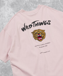 WILD THINGS（ワイルドシングス）の「限定展開 WILD THINGS/ワイルドシングス WILD THINGS×FREAK'S STORE/ワイルドシングス 別注 ビッグシルエット タイガーモチーフ バック刺繍ワッペン Tシャツ（Tシャツ/カットソー）」