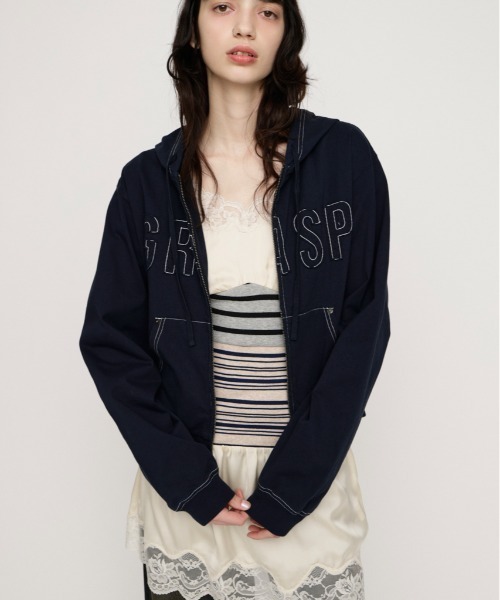 SLY(スライ)の「APPLIQUE LOGO HOODIE アップリケロゴフーディー 春服 ジップパーカー(パーカー・レディース・ライトブラック/ネイビー/カーキ/ライトブルー・FREE)」の4枚目の写真