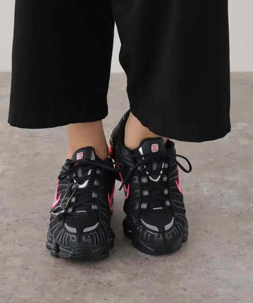NIKE(ナイキ)の「NIKE / ナイキ W SHOX TL OFF NOIR/METALLIC SILVER-HYPER PINK(スニーカー・レディース・ブラック・24cm/23cm)」の11枚目の写真