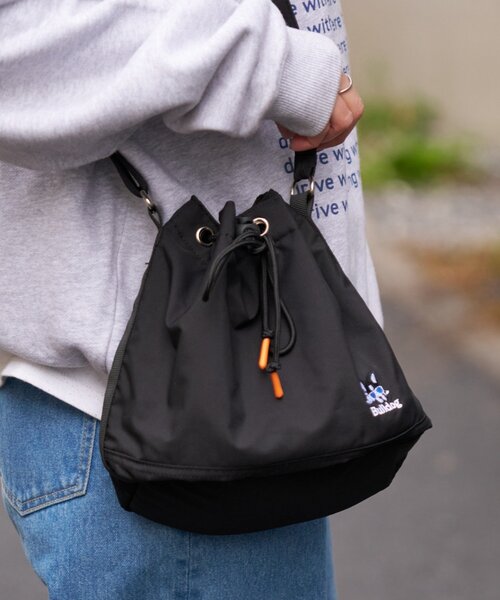 CIAOPANIC TYPY（チャオパニックティピー）の「【ユニセックス】ブルドッグ/犬刺繍ロゴ巾着バッグ（ショルダーバッグ・レディース・ブラック・ONE SIZE）」の6枚目の写真