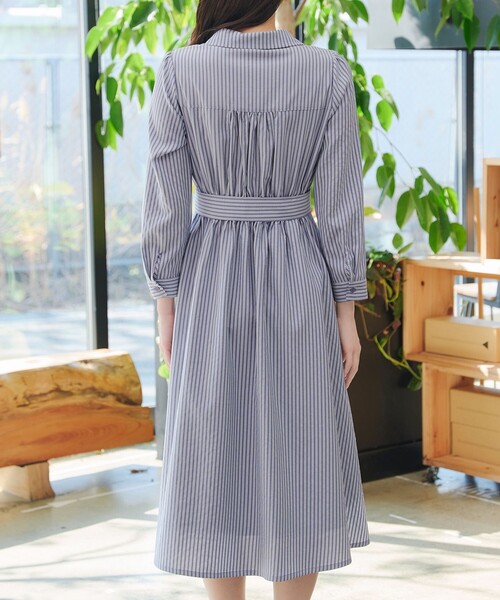 Tiaclasse(ティアクラッセ)の「カシュクールシャツワンピース(シャツワンピース・レディース・ネイビー/ネイビー系/ホワイト系・L/M/S)」の13枚目の写真