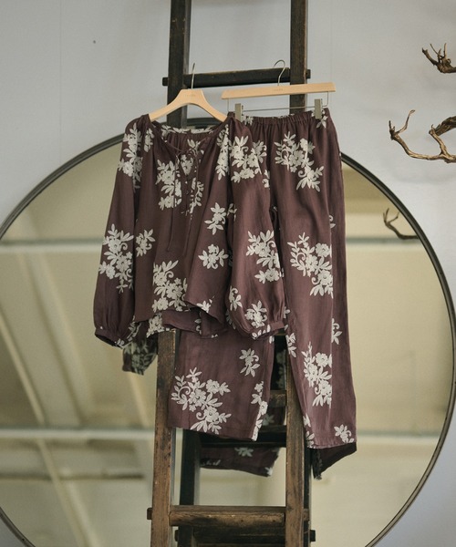 LAULEN（ローレン）の「ramie botanical embroidery blouse /ラミーボタニカル柄刺繍ブラウス（シャツ/ブラウス・レディース・アイボリー/ブラウン・FREE）」の4枚目の写真