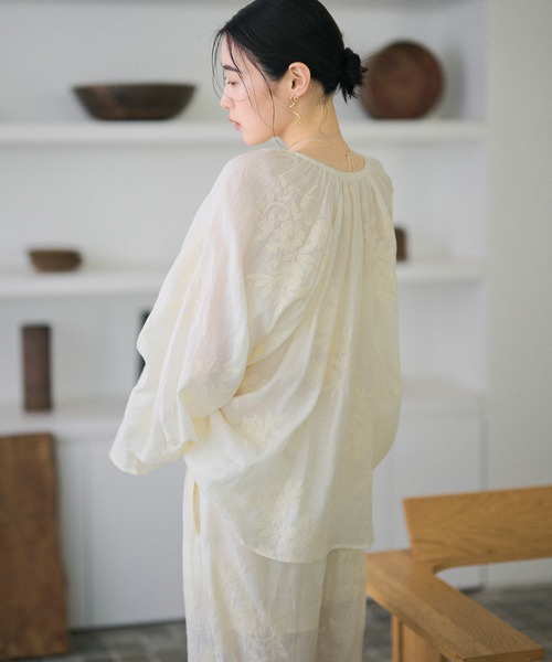 LAULEN（ローレン）の「ramie botanical embroidery blouse /ラミーボタニカル柄刺繍ブラウス（シャツ/ブラウス・レディース・アイボリー/ブラウン・FREE）」の5枚目の写真