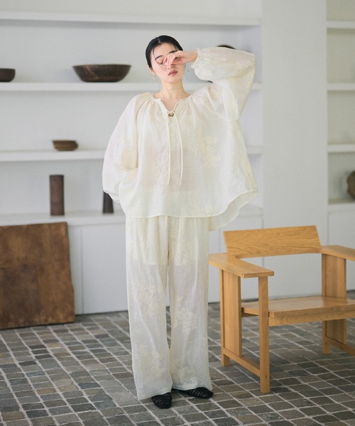 LAULEN（ローレン）の「ramie botanical embroidery blouse /ラミーボタニカル柄刺繍ブラウス（シャツ/ブラウス・レディース・アイボリー/ブラウン・FREE）」の9枚目の写真