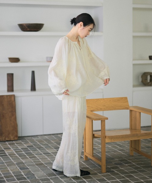 LAULEN（ローレン）の「ramie botanical embroidery blouse /ラミーボタニカル柄刺繍ブラウス（シャツ/ブラウス・レディース・アイボリー/ブラウン・FREE）」の11枚目の写真