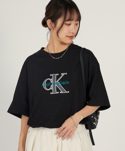 Calvin Klein(カルバン・クライン)の「Calvin Klein/カルバンクライン SS 16S TRICOLOR MONOLOGO GRAPHIC TEE 半袖Tシャツ 秋 秋服 2026年秋冬(Tシャツ/カットソー・メンズ・ホワイト/ブラック/ブルー・M/L/XL)」の2枚目の写真