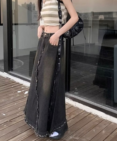 SallyLunn(サリーラン)の「リメイク風 フリンジ切替デニムロングスカート(デニムスカート・レディース・ブラック・SMALL/MEDIUM/LARGE)」の3枚目の写真
