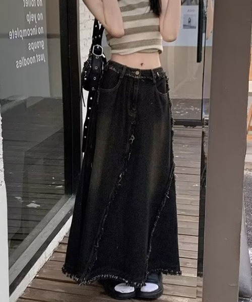 SallyLunn(サリーラン)の「リメイク風 フリンジ切替デニムロングスカート(デニムスカート・レディース・ブラック・SMALL/MEDIUM/LARGE)」の6枚目の写真
