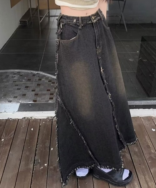 SallyLunn(サリーラン)の「リメイク風 フリンジ切替デニムロングスカート(デニムスカート・レディース・ブラック・SMALL/MEDIUM/LARGE)」の5枚目の写真