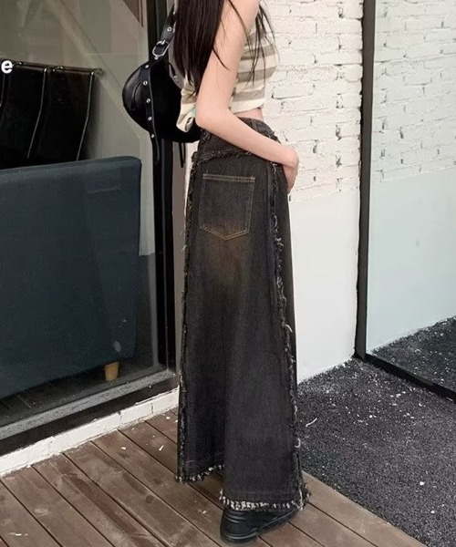 SallyLunn(サリーラン)の「リメイク風 フリンジ切替デニムロングスカート(デニムスカート・レディース・ブラック・SMALL/MEDIUM/LARGE)」の7枚目の写真