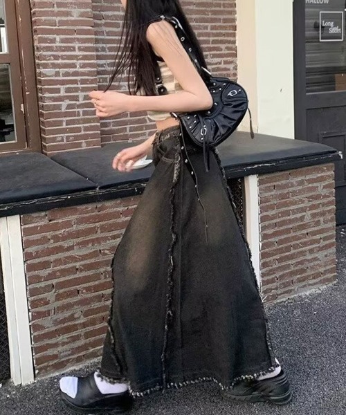 SallyLunn(サリーラン)の「リメイク風 フリンジ切替デニムロングスカート(デニムスカート・レディース・ブラック・SMALL/MEDIUM/LARGE)」の8枚目の写真