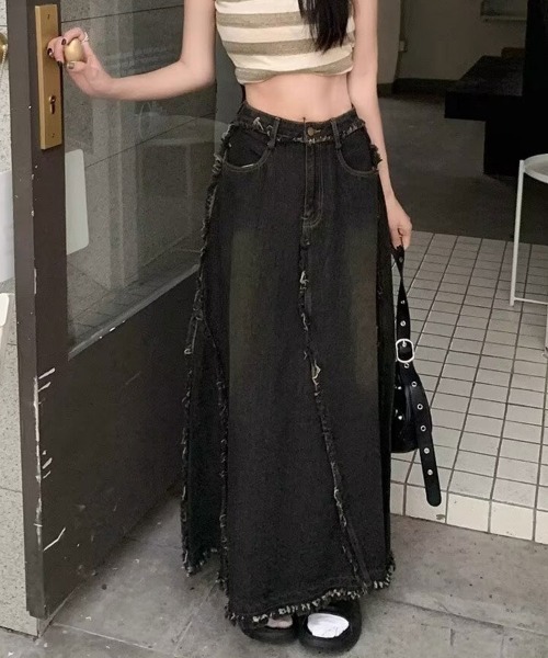 SallyLunn(サリーラン)の「リメイク風 フリンジ切替デニムロングスカート(デニムスカート・レディース・ブラック・SMALL/MEDIUM/LARGE)」の2枚目の写真