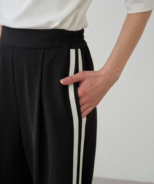 LOUNGEDRESS（ラウンジドレス）の「ラインパンツ（その他パンツ・レディース・ブルー/ブラック・SMALL/MEDIUM）」の15枚目の写真