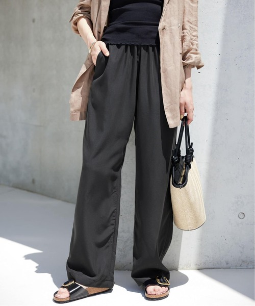 SLOBE IENA（スローブイエナ）の「《シリーズあり/追加》フィブリルリラックスパンツ（その他パンツ・レディース・ベージュ/ブラック系その他/ブラック・38/40）」の8枚目の写真