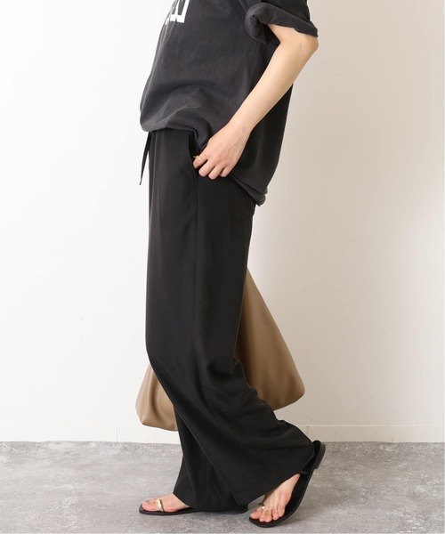 SLOBE IENA（スローブイエナ）の「《シリーズあり/追加》フィブリルリラックスパンツ（その他パンツ・レディース・ベージュ/ブラック系その他/ブラック・38/40）」の22枚目の写真