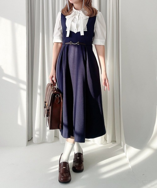 F i.n.t(フィント)の「チェーンビット使いディープVネックジャンパースカート/fint フィント(ジャンパースカート・レディース・ライトグリーン/ネイビー・FREE)」の3枚目の写真