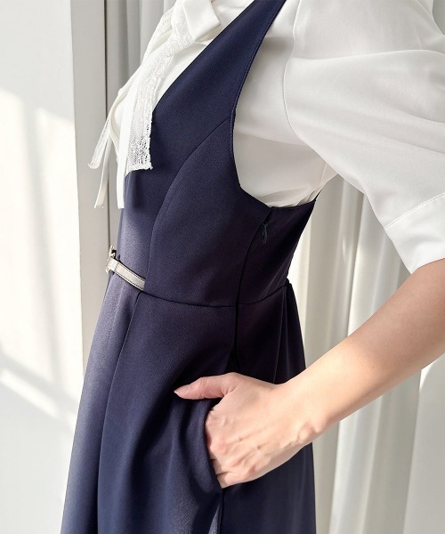 F i.n.t(フィント)の「チェーンビット使いディープVネックジャンパースカート/fint フィント(ジャンパースカート・レディース・ライトグリーン/ネイビー・FREE)」の6枚目の写真