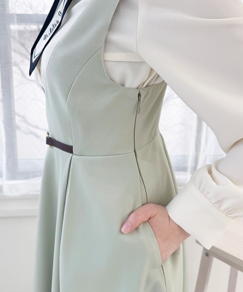 F i.n.t(フィント)の「チェーンビット使いディープVネックジャンパースカート/fint フィント(ジャンパースカート・レディース・ライトグリーン/ネイビー・FREE)」の14枚目の写真