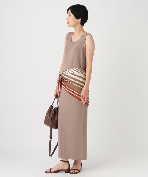 Elura(エルーラ)の「≪接触冷感≫冷感タンクニットワンピース/664890(ワンピース・レディース・ブラック/グレイッシュベージュ・SMALL/MEDIUM)」の7枚目の写真