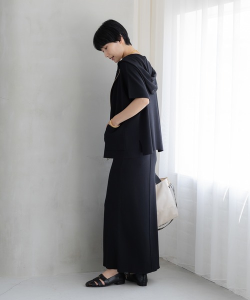 Elura(エルーラ)の「≪接触冷感≫冷感タンクニットワンピース/664890(ワンピース・レディース・ブラック/グレイッシュベージュ・SMALL/MEDIUM)」の21枚目の写真
